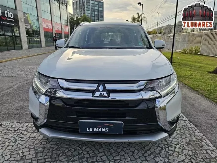 Mitsubishi Outlander Branco 15