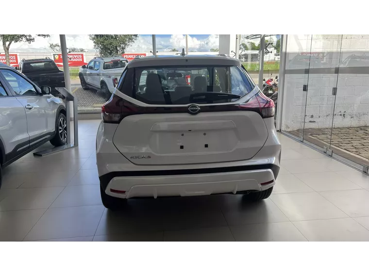 Nissan Kicks Branco 10