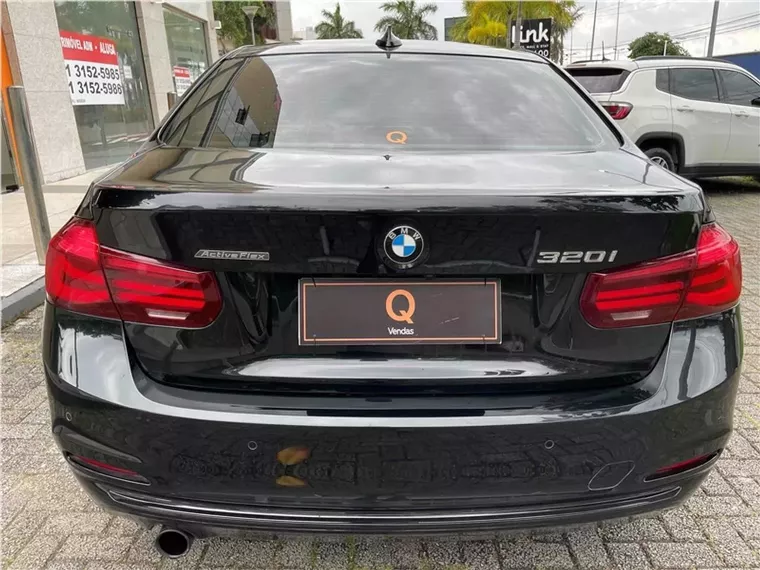 BMW 320i Preto 16