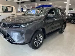 Toyota Hilux SW4