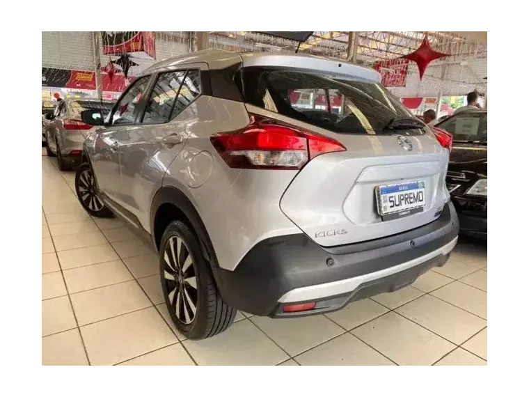 Nissan Kicks Prata 8