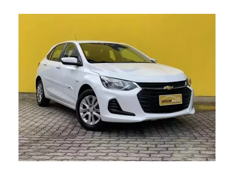 Chevrolet Onix Branco 9