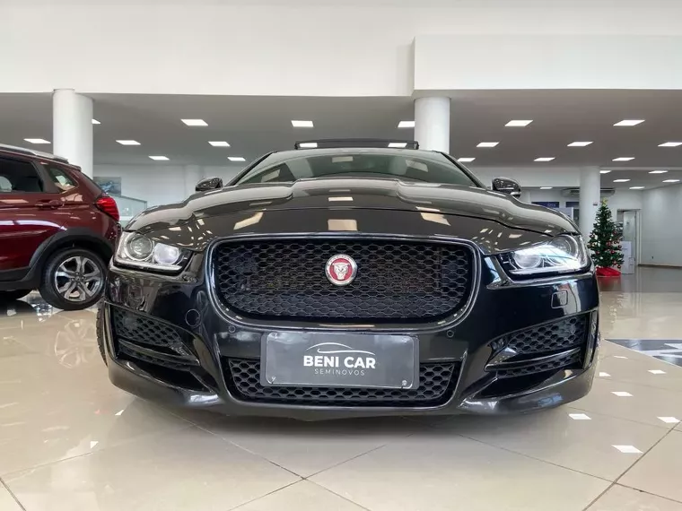 Jaguar XE Preto 1