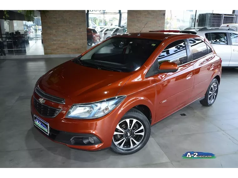 Chevrolet Onix Laranja 9