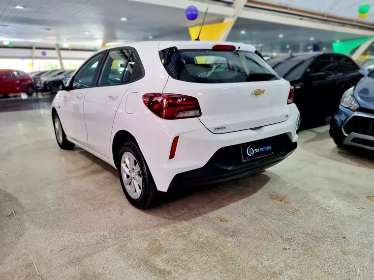 Chevrolet Onix Branco 14