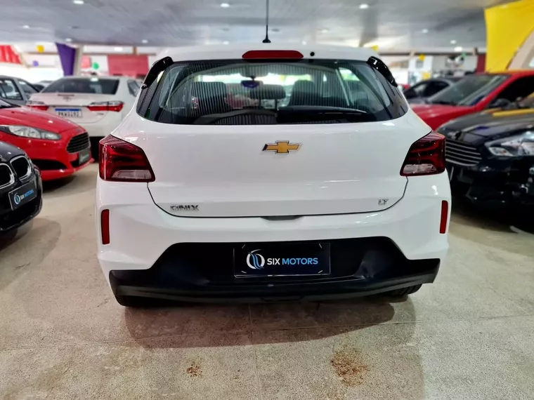 Chevrolet Onix Branco 25