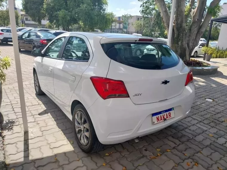 Chevrolet Onix Branco 11