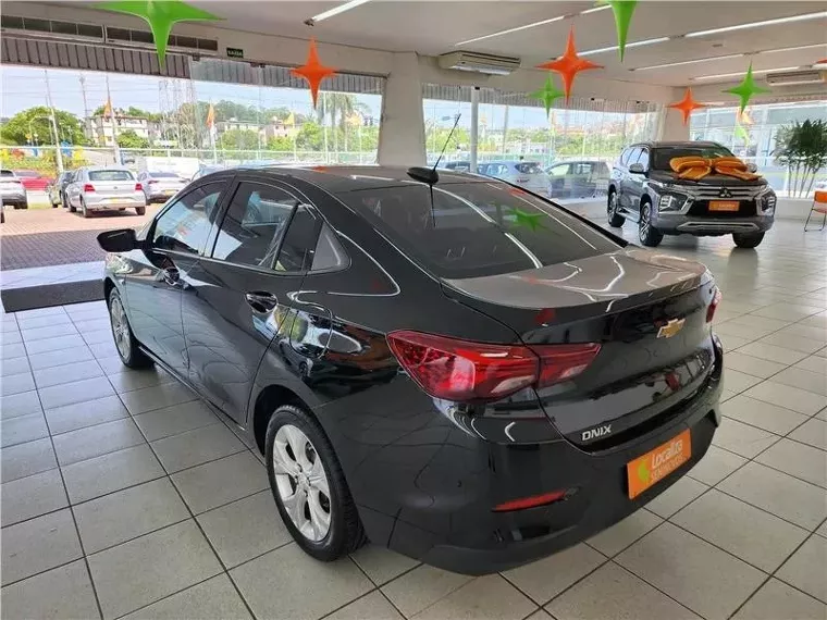 Chevrolet Onix Preto 1