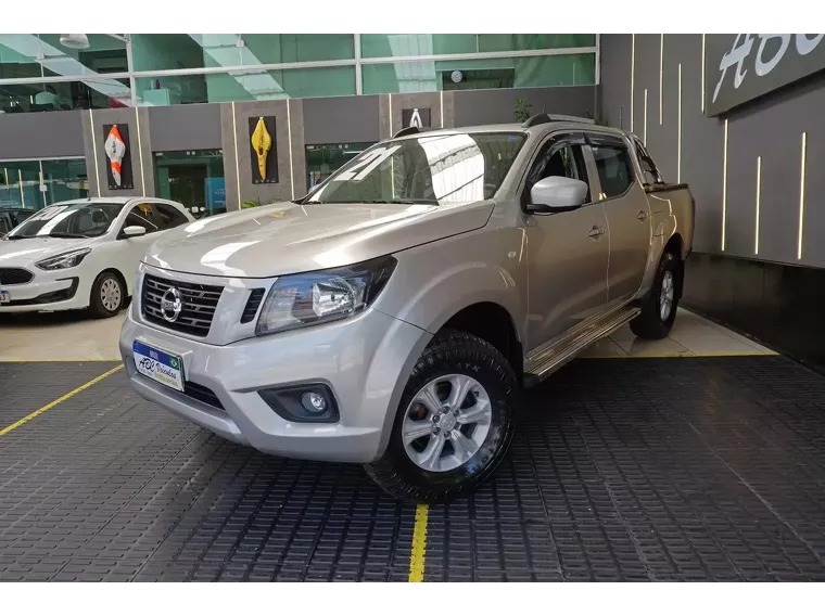 Nissan Frontier Prata 4