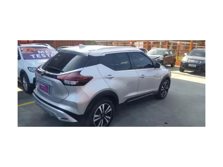 Nissan Kicks Prata 6