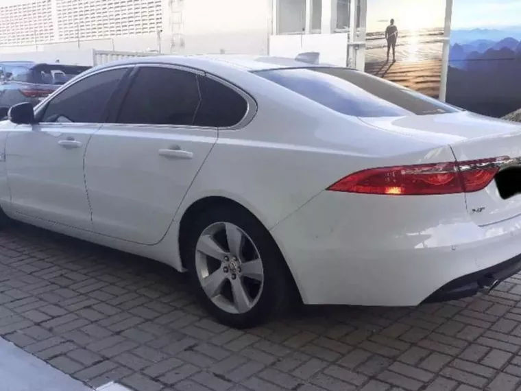 Jaguar XF Branco 20