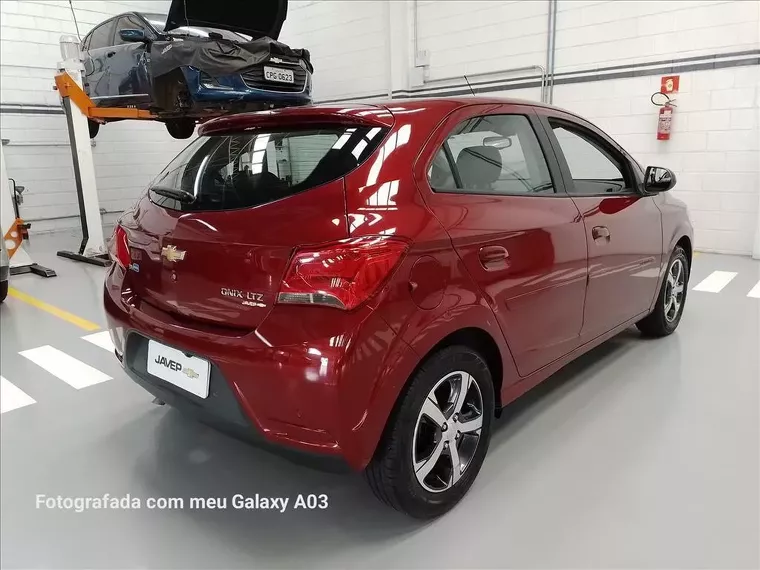 Chevrolet Onix Vermelho 2