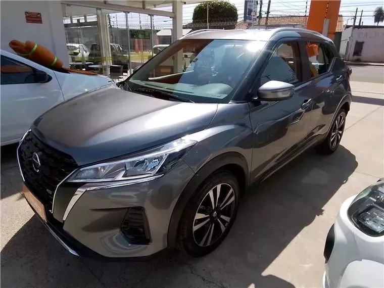 Nissan Kicks Cinza 3