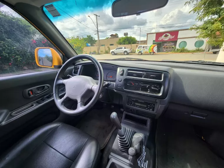 Mitsubishi L200 Savana Amarelo 13