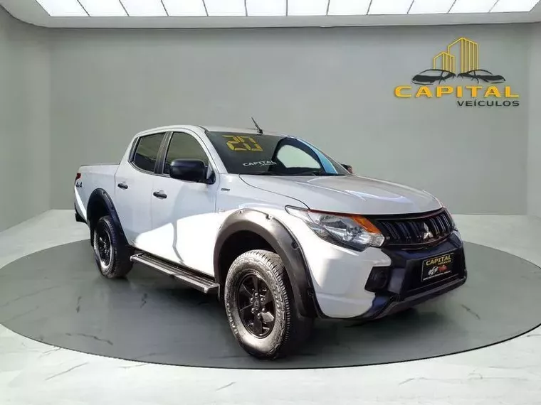 Mitsubishi L200 Triton Branco 2