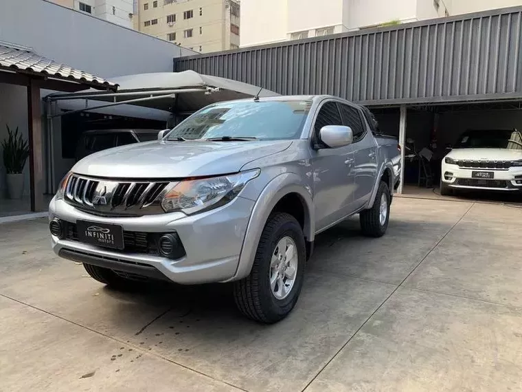 Mitsubishi L200 Triton Prata 1