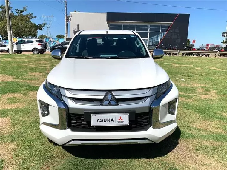 Mitsubishi L200 Triton Branco 1