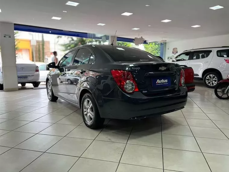 Chevrolet Sonic Cinza 5