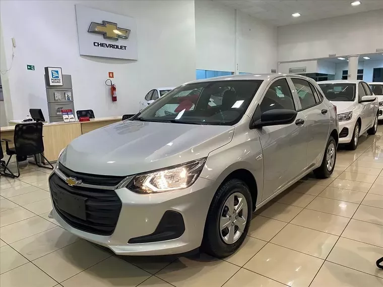 Chevrolet Onix Prata 1