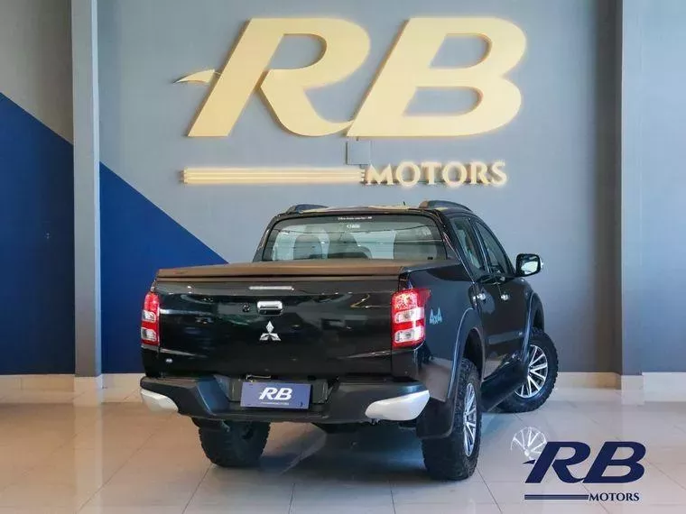 Mitsubishi L200 Triton Preto 17