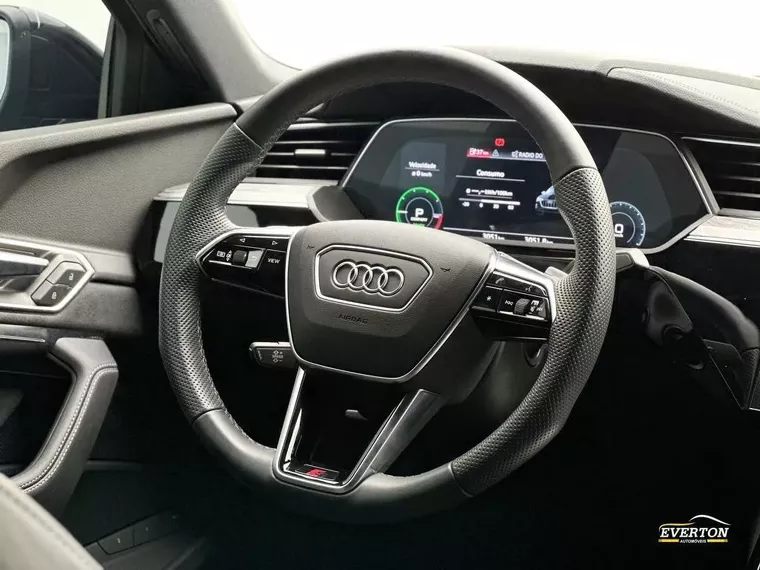 Audi E-tron Cinza 18