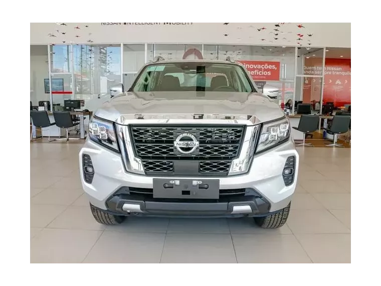 Nissan Frontier Prata 12