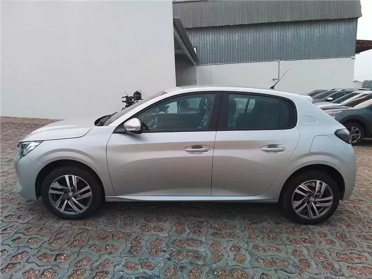 Peugeot 208 Prata 3