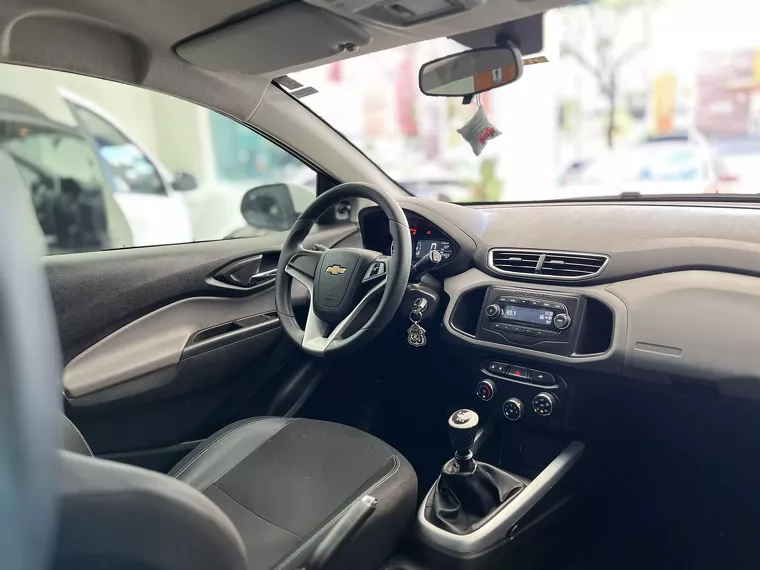 Chevrolet Onix Branco 8