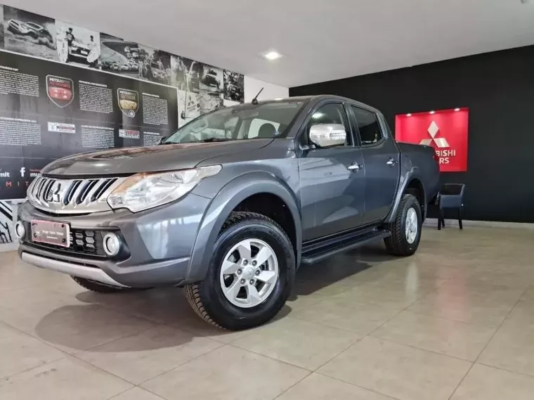 Mitsubishi L200 Triton Cinza 21