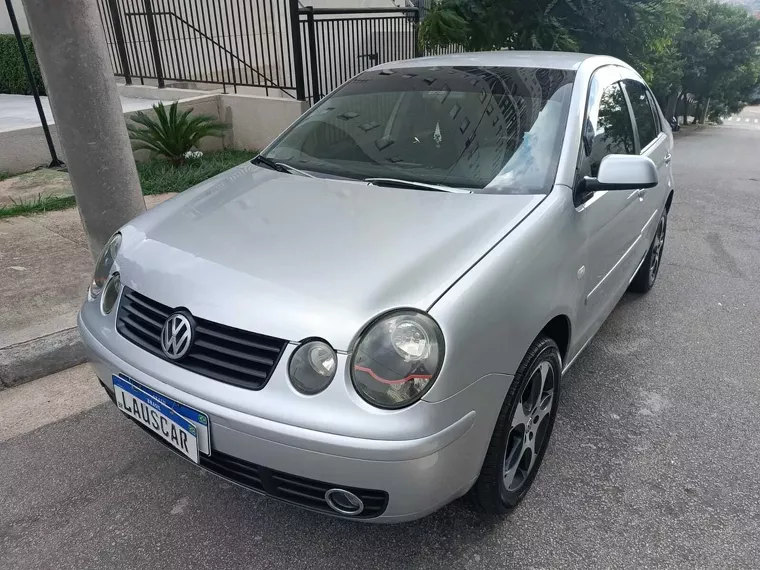 Volkswagen Polo Sedan Prata 16