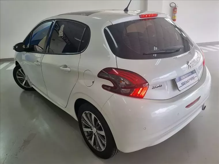 Peugeot 208 Branco 10