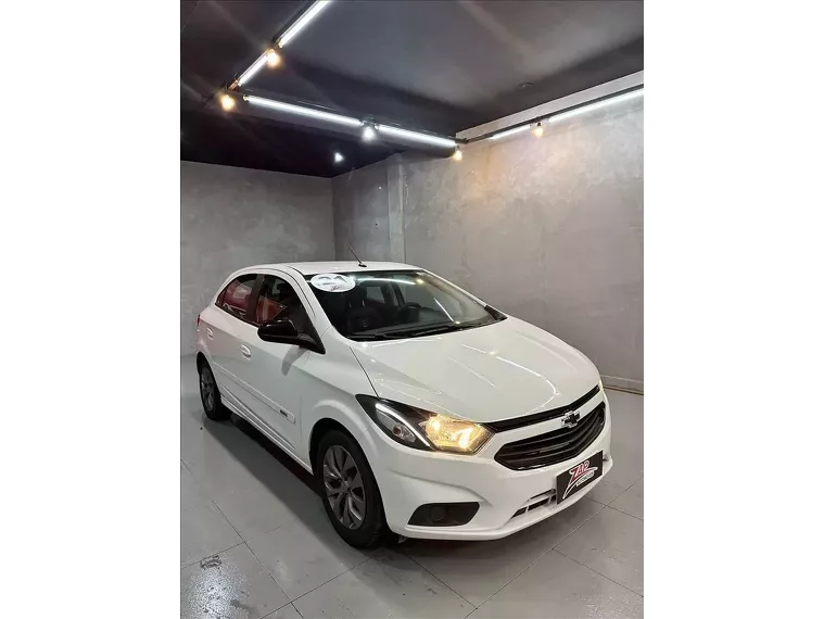 Chevrolet Onix Branco 1