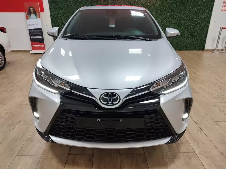 Toyota Yaris Cinza 5