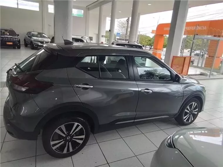 Nissan Kicks Cinza 16