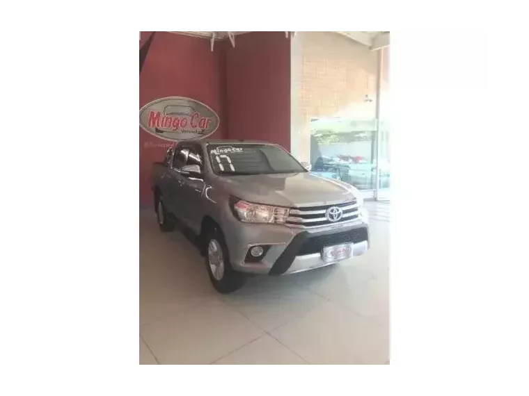 Toyota Hilux Prata 4