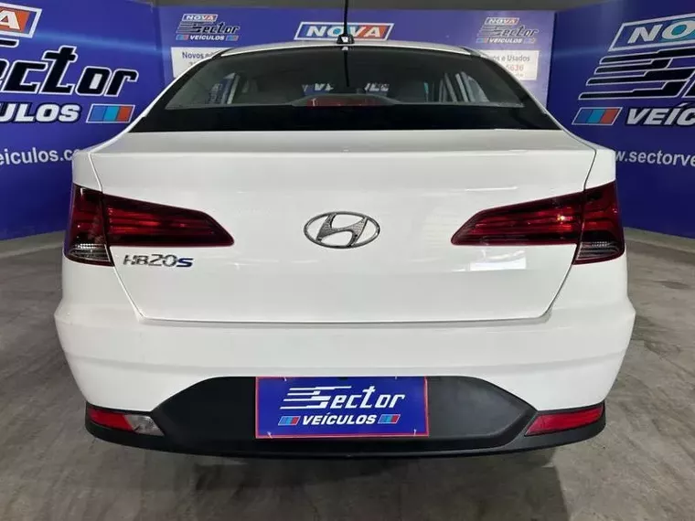 Hyundai HB20S Branco 11