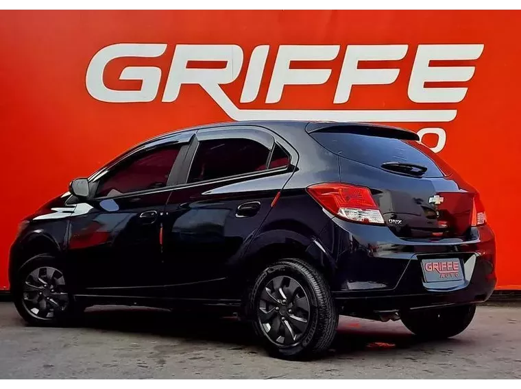 Chevrolet Onix Preto 2