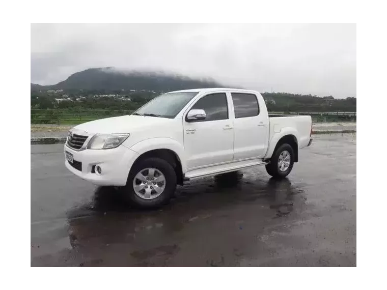 Toyota Hilux Branco 6