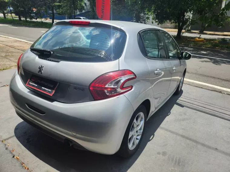 Peugeot 208 Prata 6