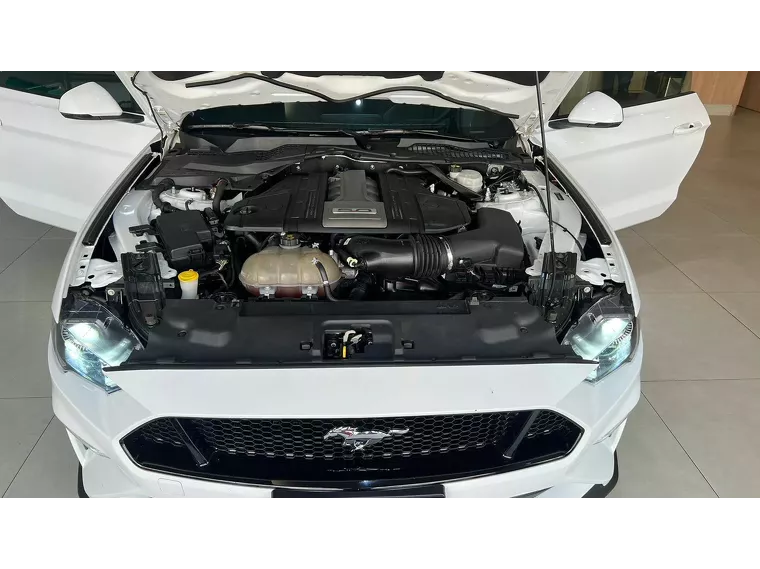 Ford Mustang Branco 18