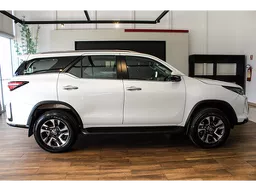 Toyota Hilux SW4