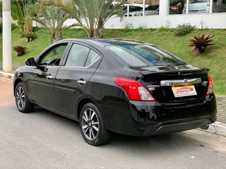 Nissan Versa Preto 9