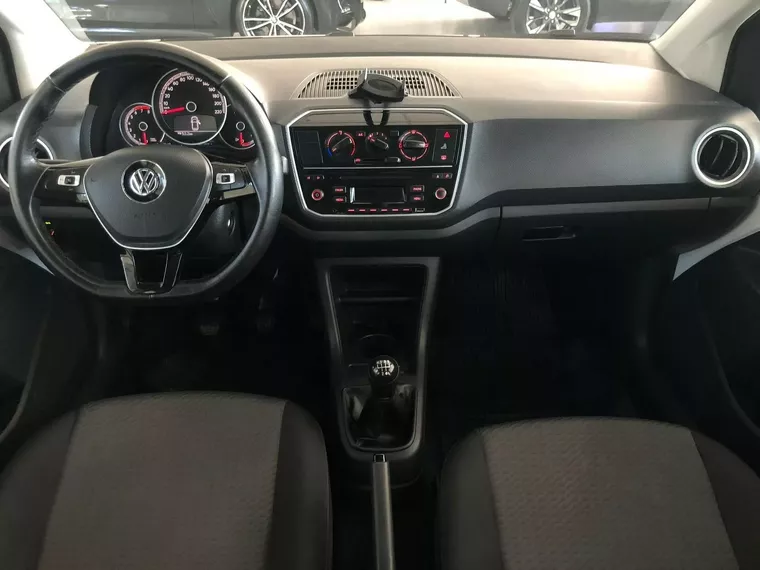 Volkswagen UP Branco 16