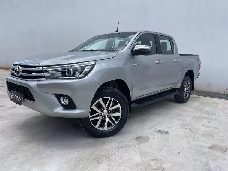 Toyota Hilux Prata 7