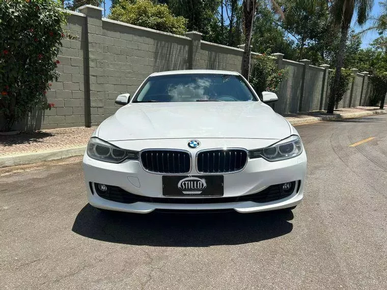 BMW 320i Branco 8