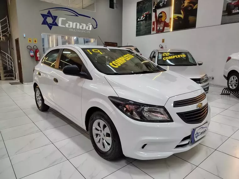 Chevrolet Onix Branco 1