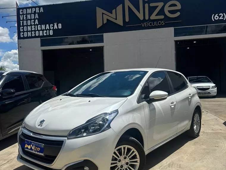 Peugeot 208 Branco 5