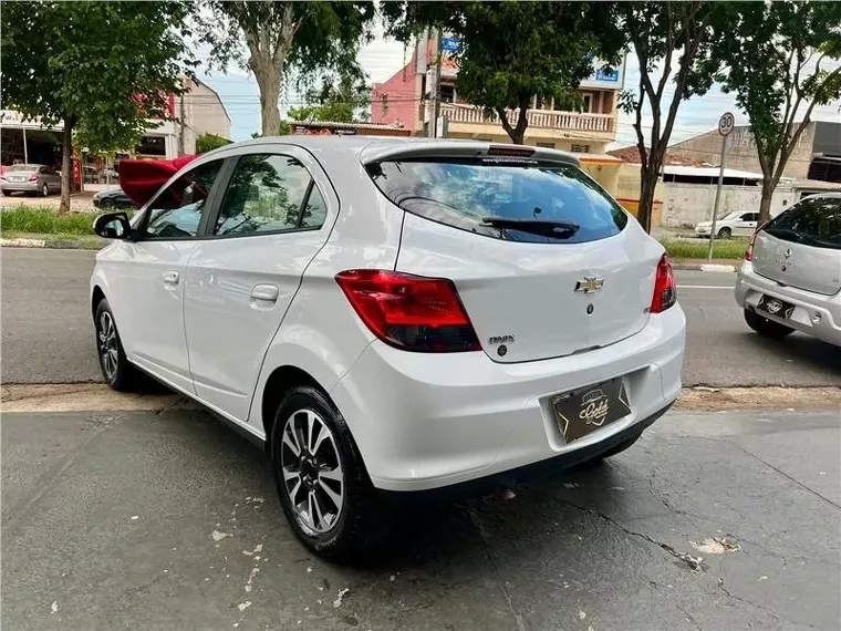 Chevrolet Onix Branco 2