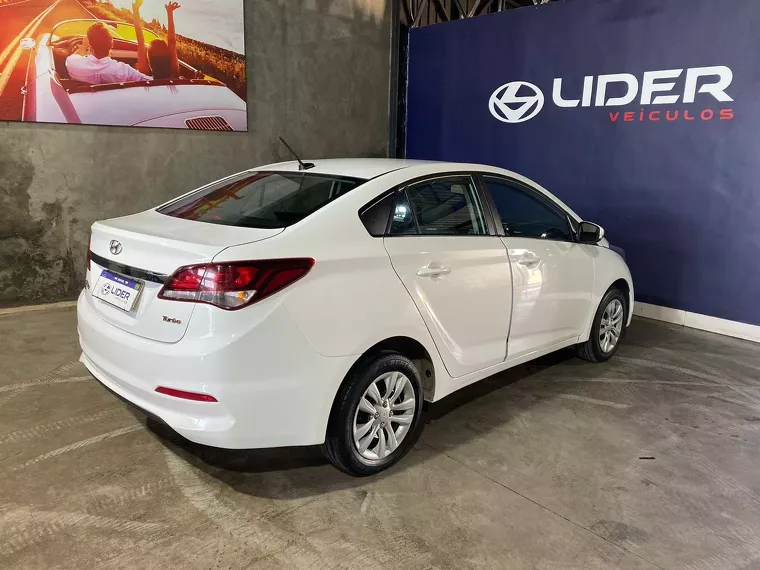 Hyundai HB20S Branco 13