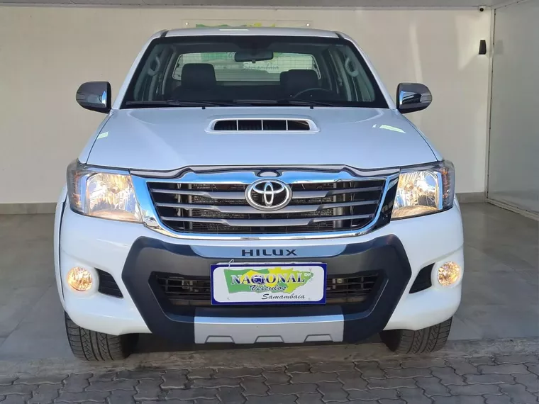 Toyota Hilux Branco 1